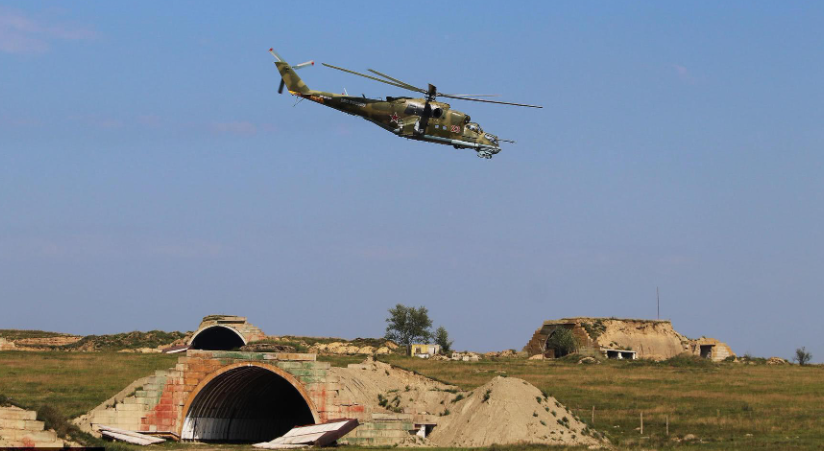 就能将整个机场彻底瘫痪,如果命中了机库以及雷达这种机场配套设施