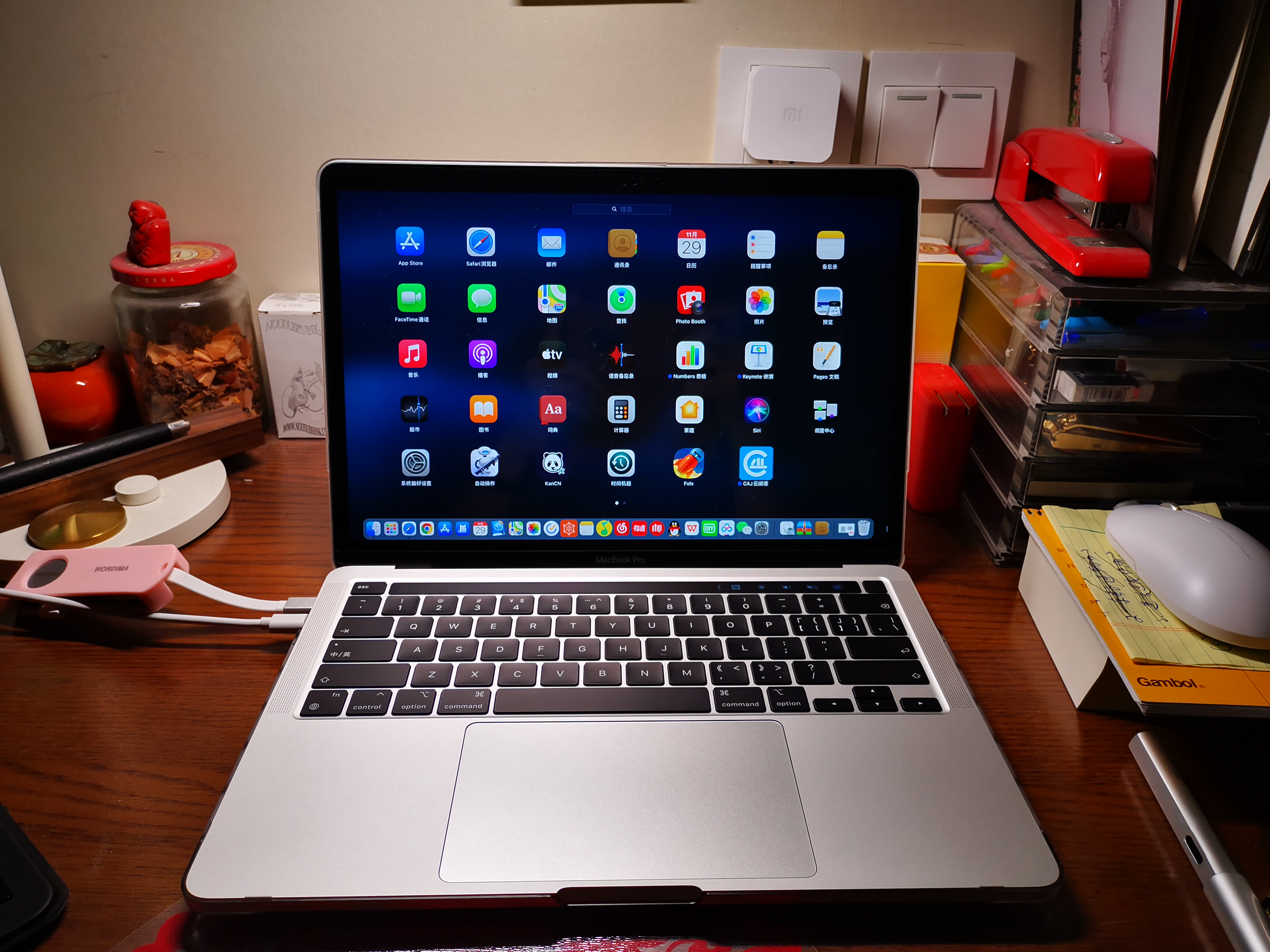 28,第一台苹果笔记本macbook pro m1