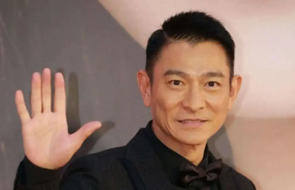 刘德华60岁生日 为粉丝唱 忘情水 打扮清爽朝气一点不油腻 哔哩哔哩