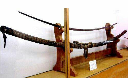 (以下转自百度)   大太刀又称野太刀.