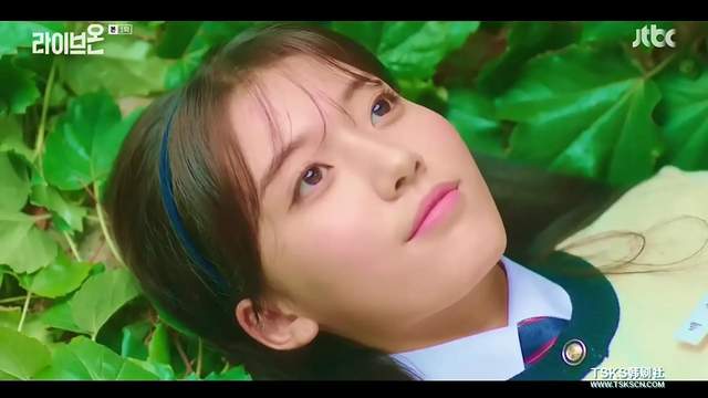 《生存直播》我是冲着女主去的,没错,童星光环,现在长大了,颜值还是