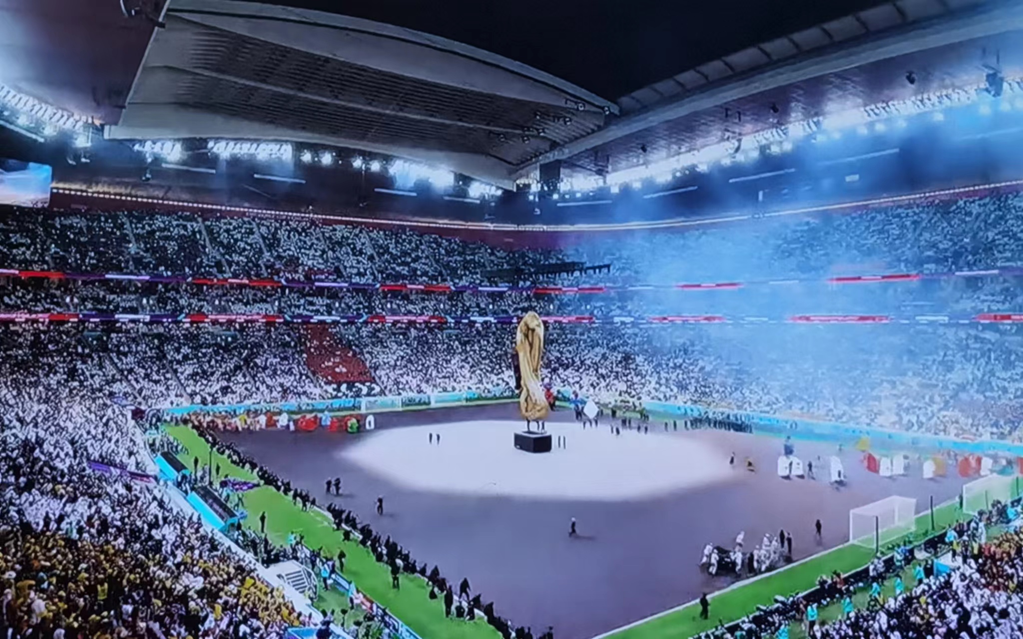 2022卡塔尔世界杯正式拉开帷幕 球迷的盛宴开场了_开幕式_吉祥物_球场