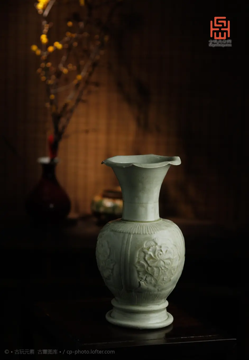 宋青白釉印花花口瓶 哔哩哔哩