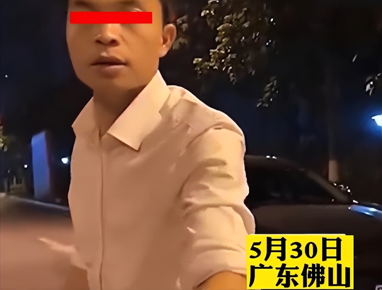广州：老人持刀威胁工作人员 只为防妻子买洋餐-直播广东-荔枝网