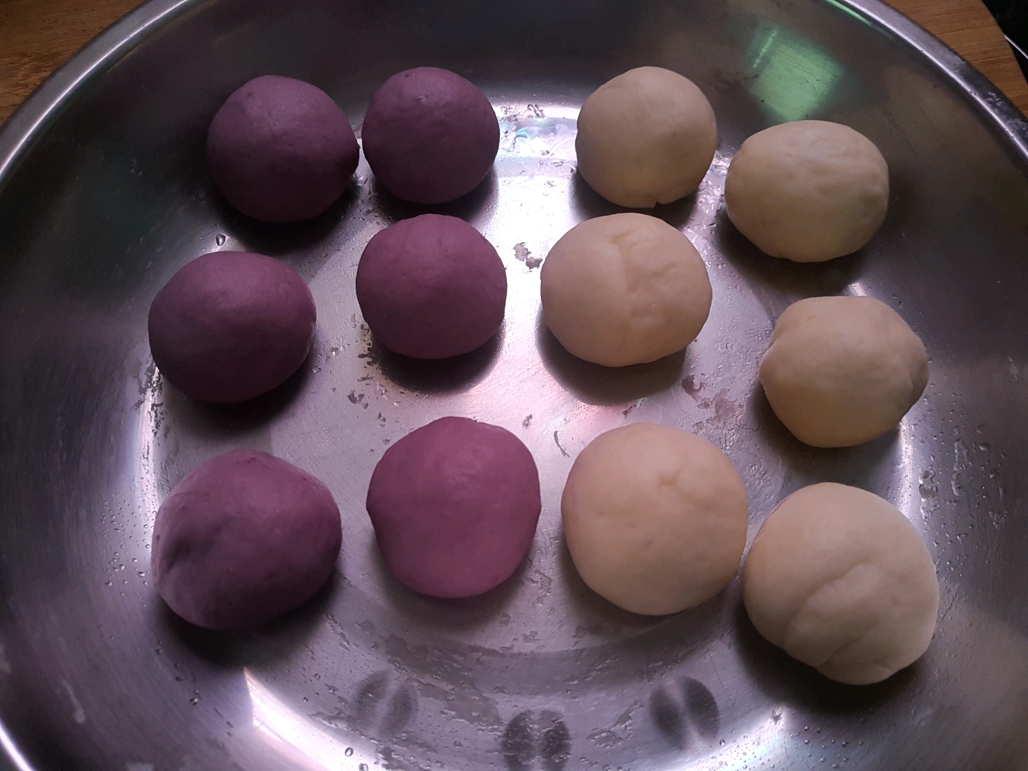 紫薯双色花卷，看着是否有食欲呢【图解】_大方的猪肝很快乐