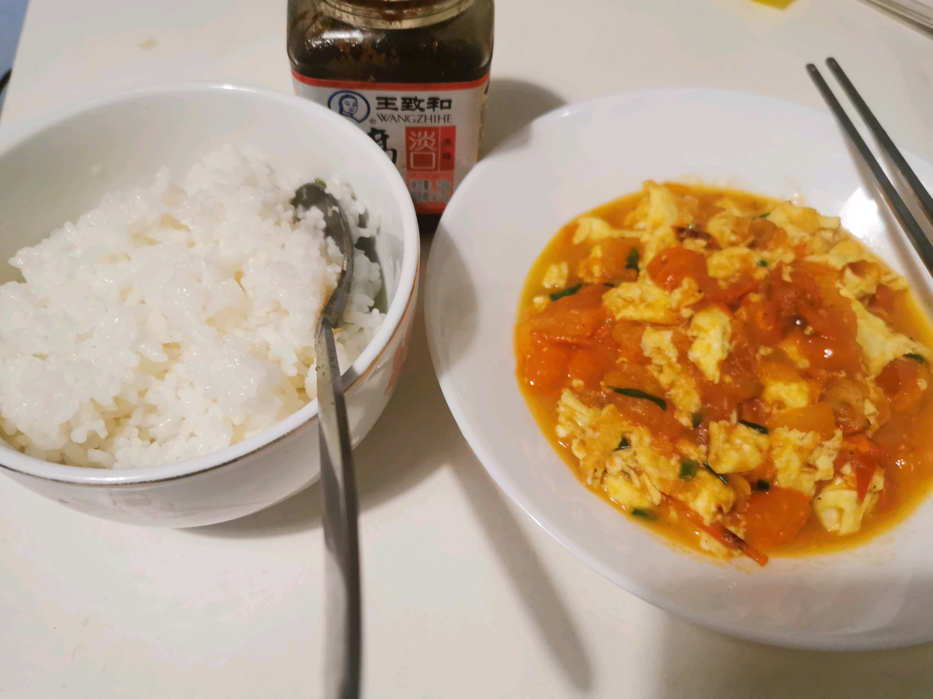我自己的习惯是搭配白米饭和腐乳一起吃,很好吃