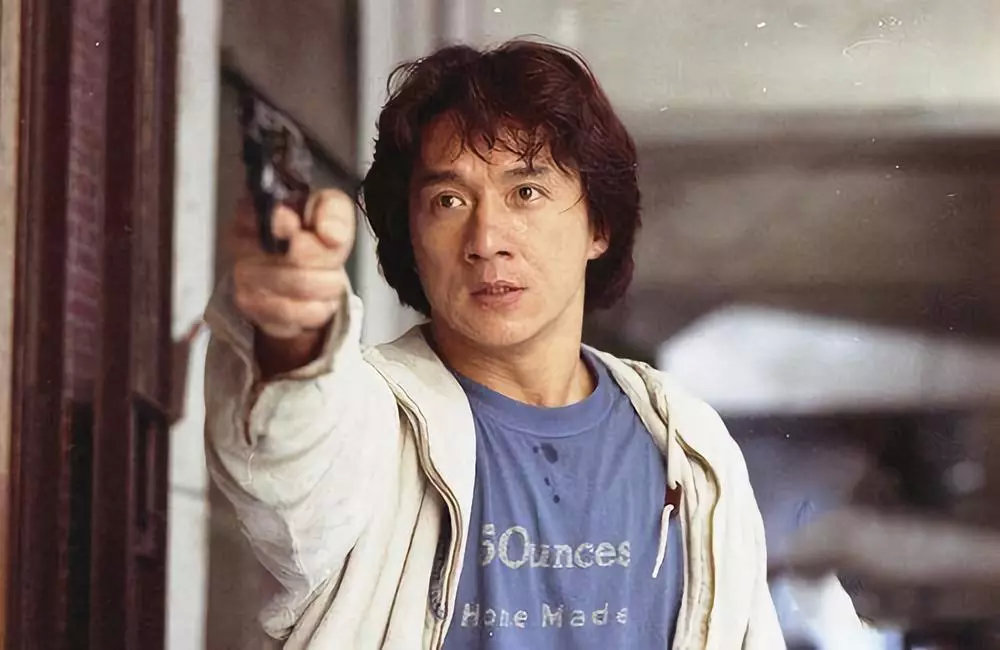 成龙大哥手中就是90年代港警使用的.38左轮