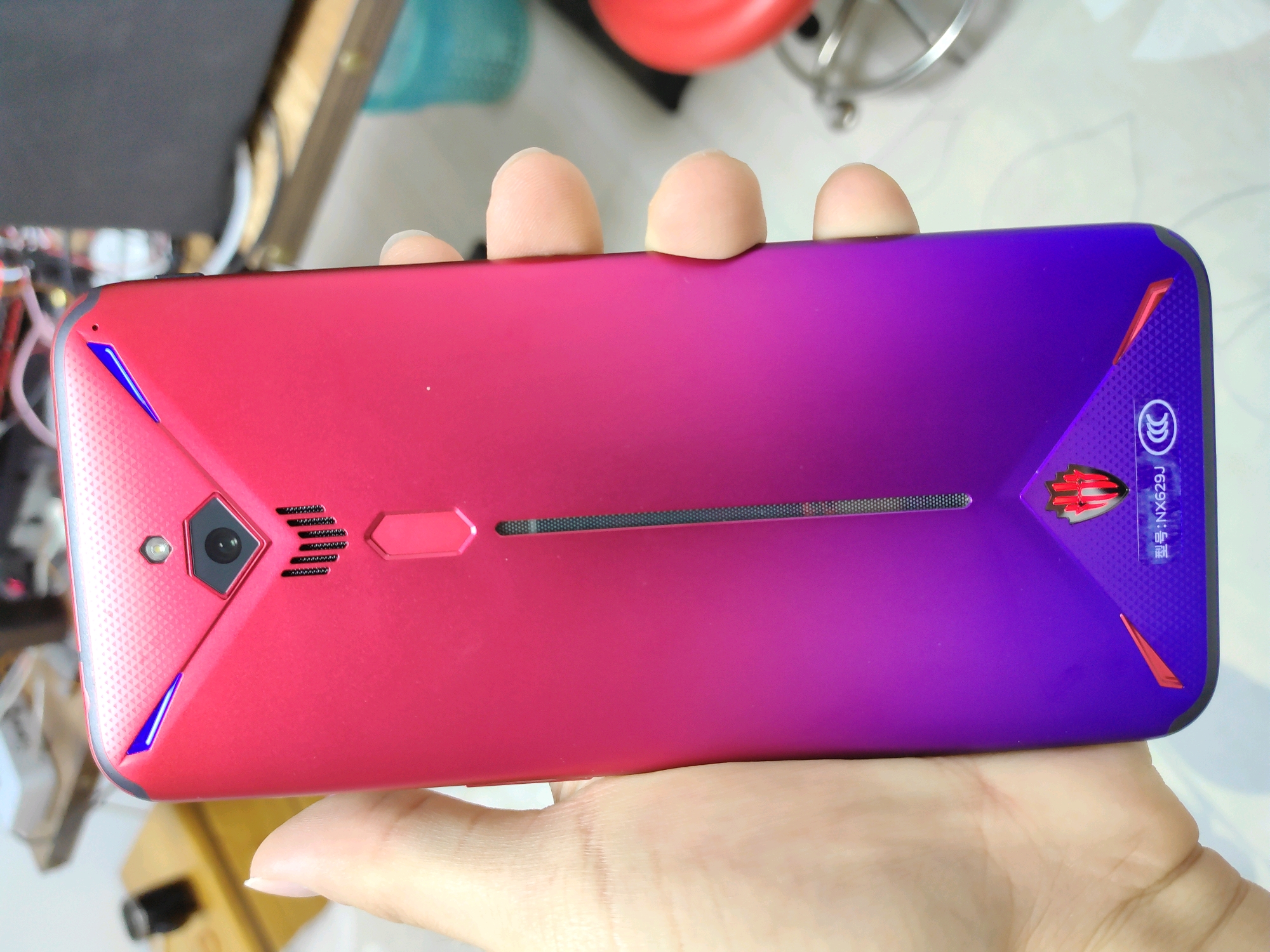 红魔3与黑鲨2对比 没可比性 互相牵制 互相弥补