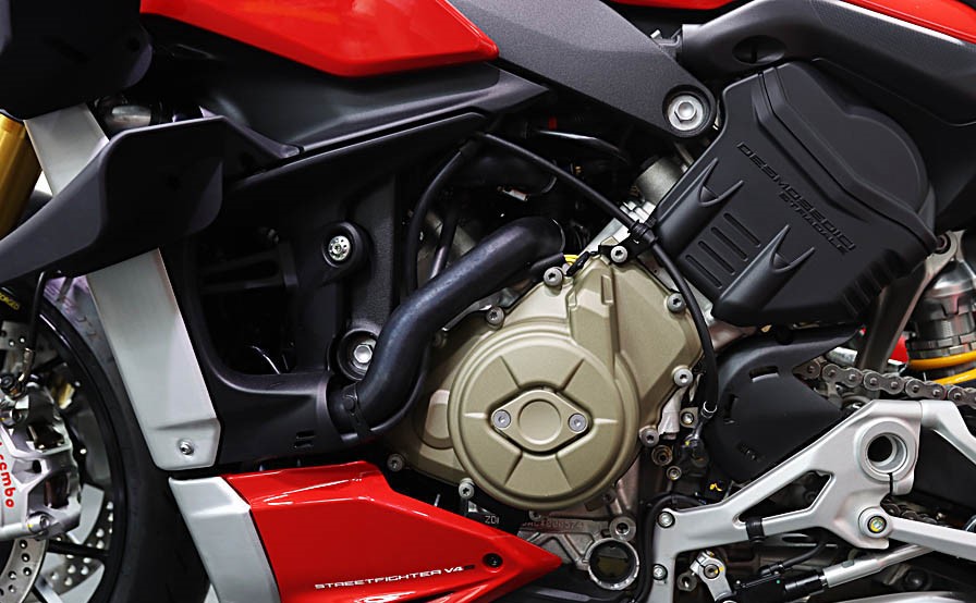 stradale 90 v4发动机,使用与杜卡迪motogp发动机相同的81mm缸径