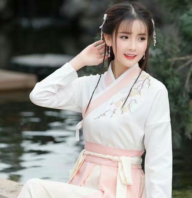 本人珍藏的几张古装美女图片