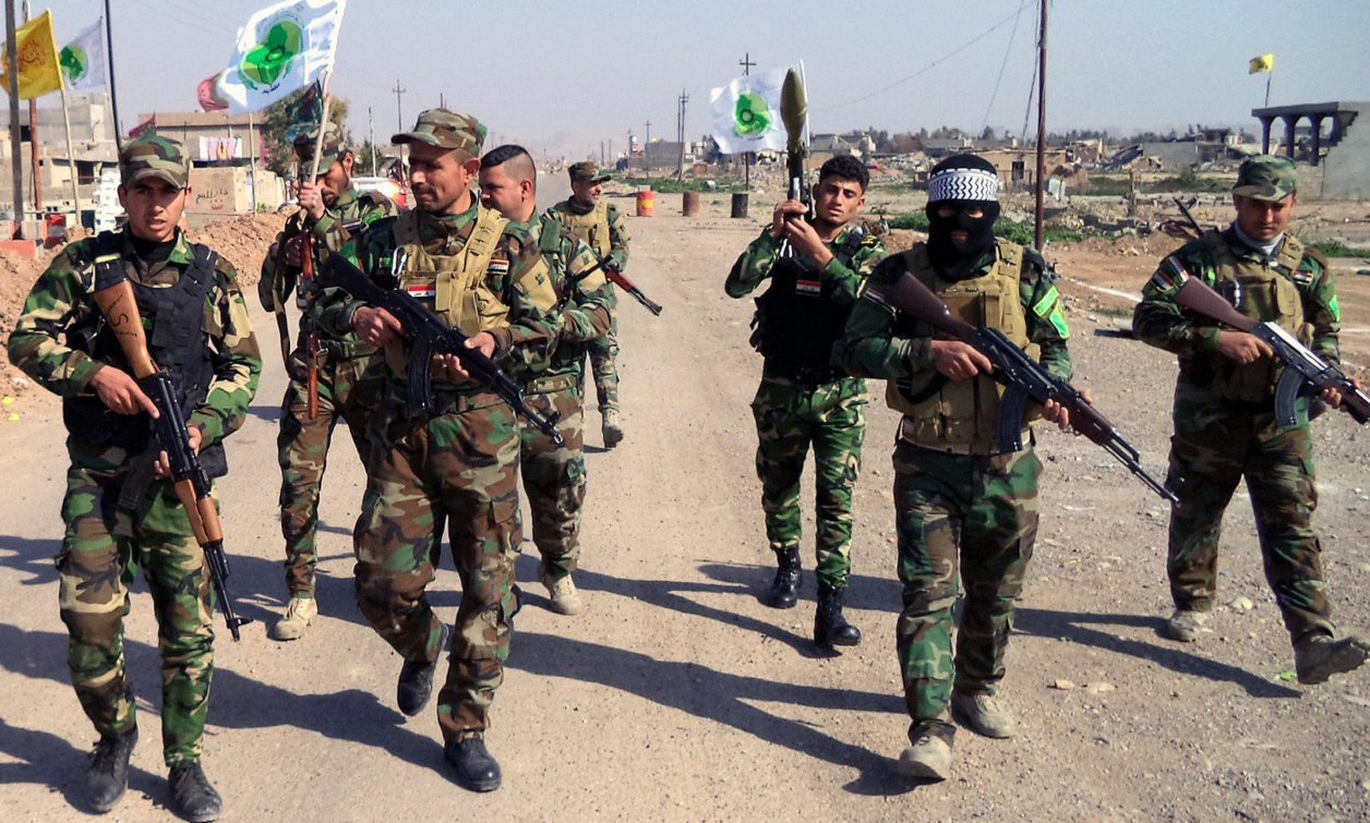 拜登刚轰炸完叙利亚自家军事基地就遭火箭弹袭击这会是谁干的