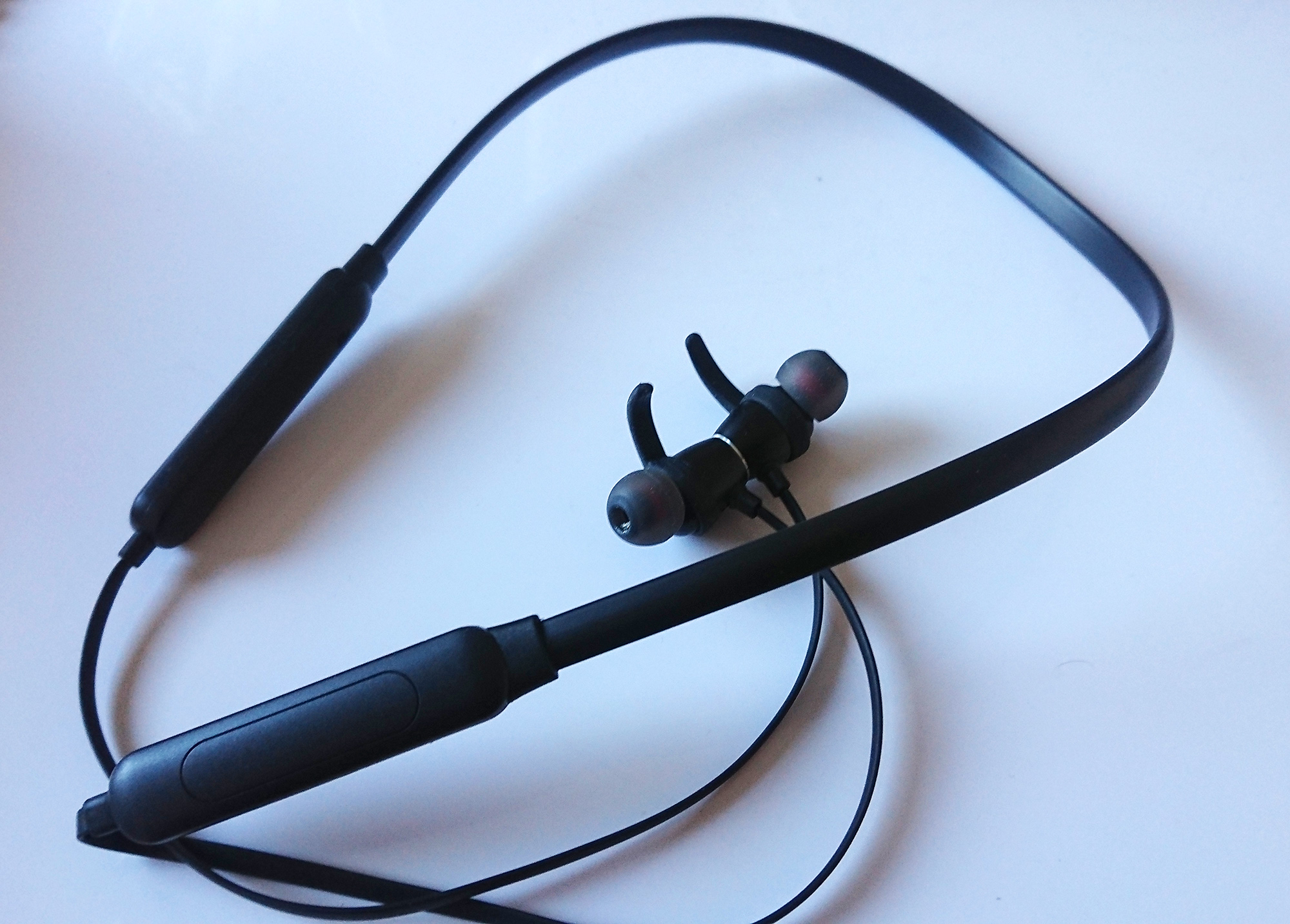 比索尼同款贵还不缺销量，B&W PI3挂脖式蓝牙耳机开箱评测 - 知乎