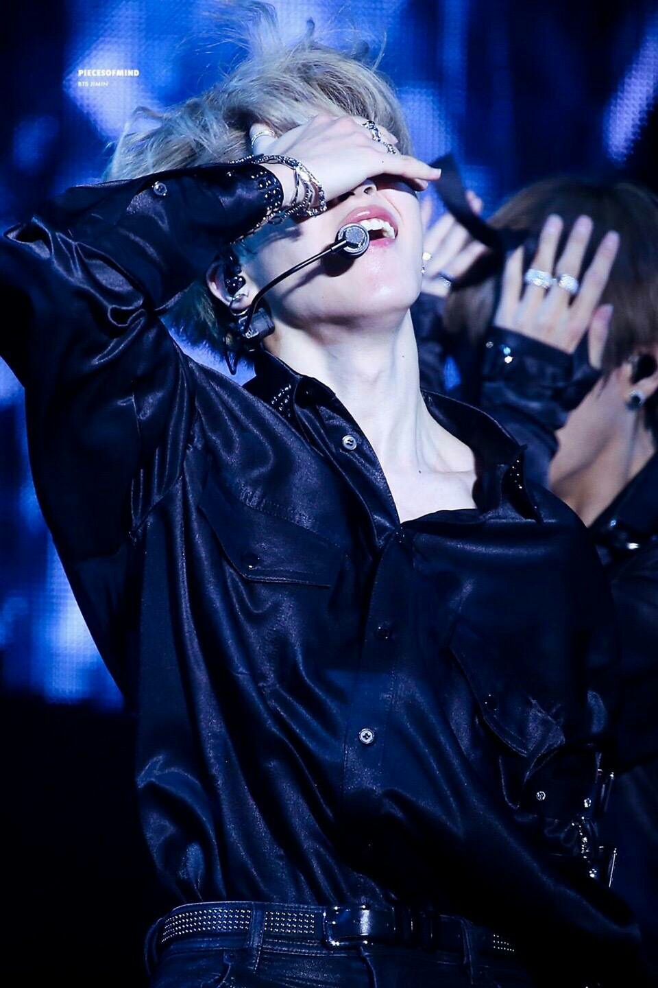 你顿时红了脸,想到刚才的缠绵,不由得羞涩万分,"……" 朴智旻看着你