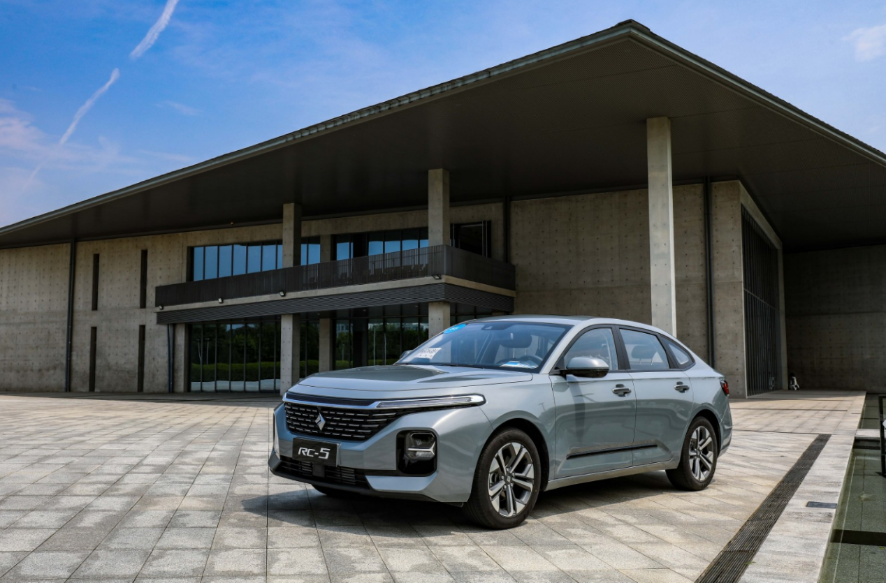 10万左右的轿车哪个好?年轻人可以看看新宝骏rc-5