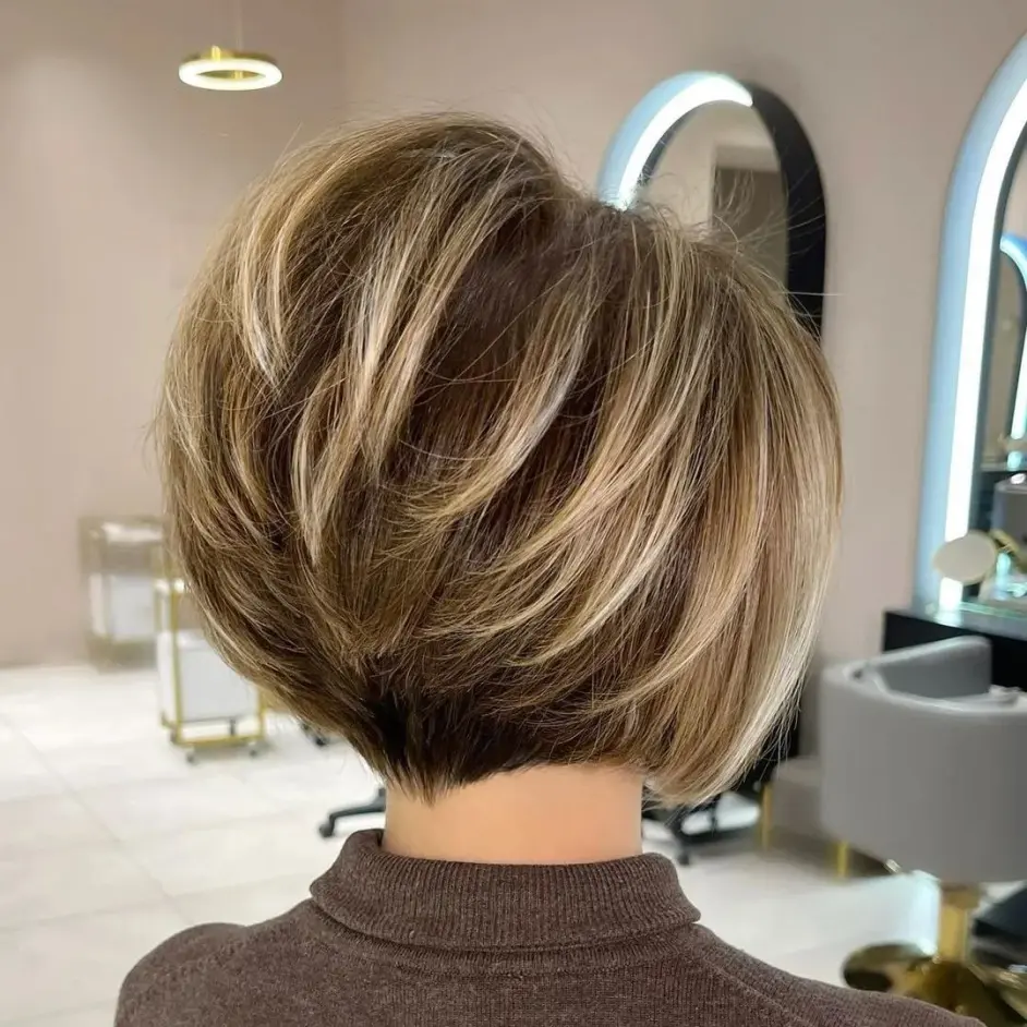 饱满后脑勺短发