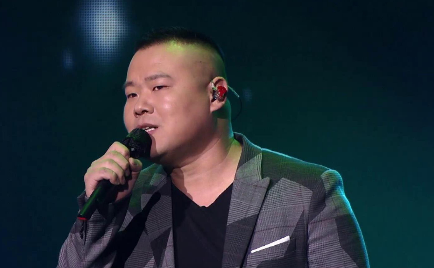 岳云鹏面馆火了,大胃王豪吃八海碗,付钱时连问3遍没算错?