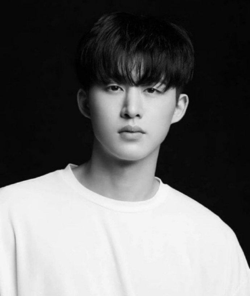 检方起诉 yg社长梁铉锡"报复威胁"举报人,试图阻止警方调查b.