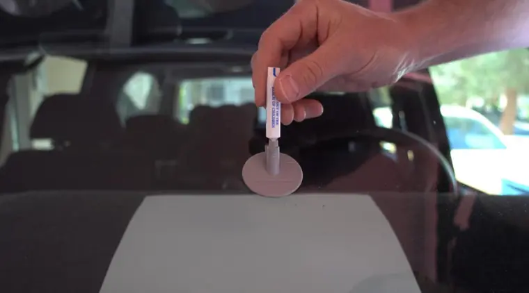 车玻璃被石子弹出个小坑 可以补好再用吗 哔哩哔哩