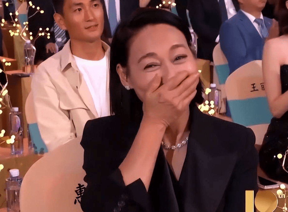 2022年，这10位素颜美人，为中国女演员挣回了“脸面”