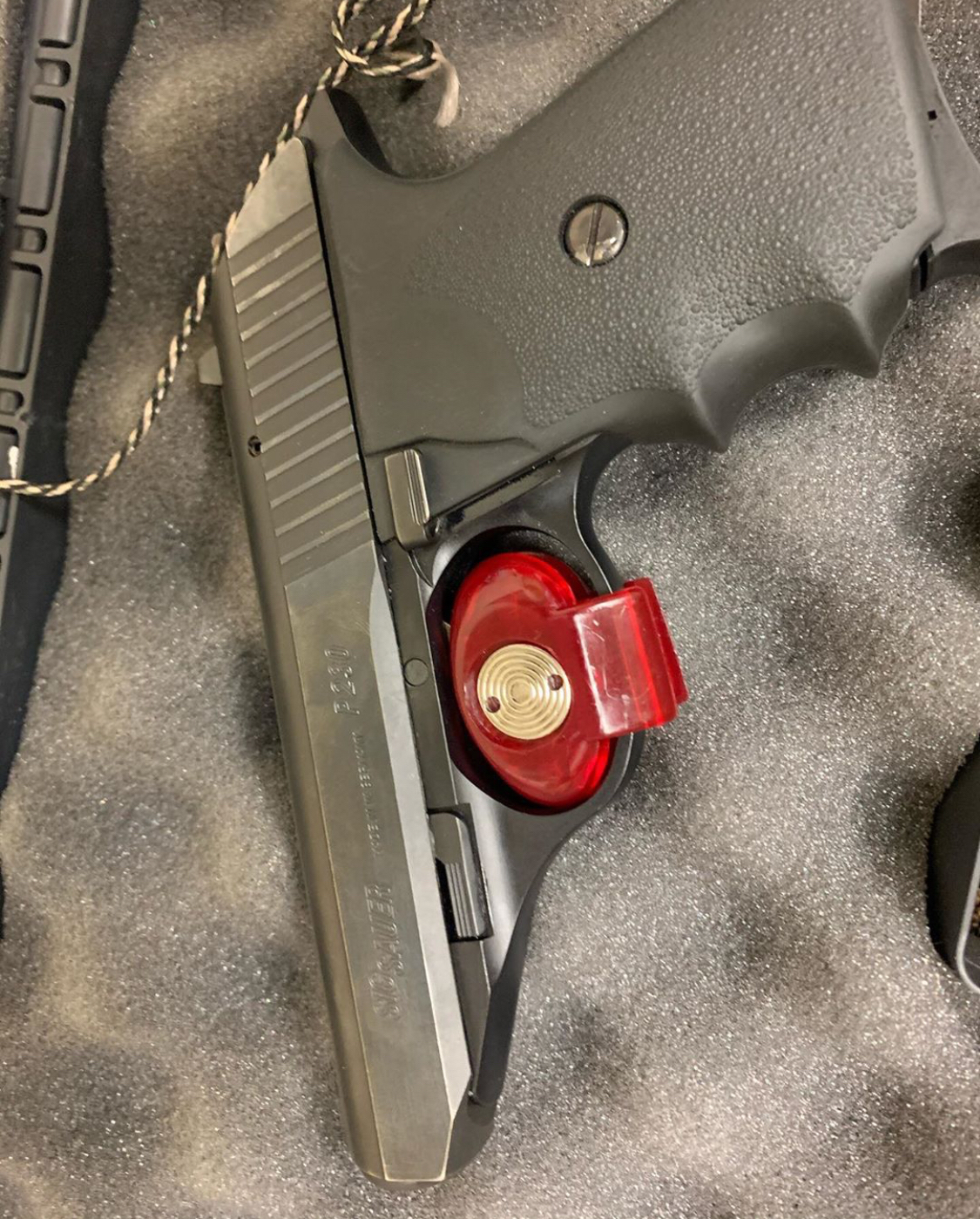 警察直呼内行sigp230手枪合集