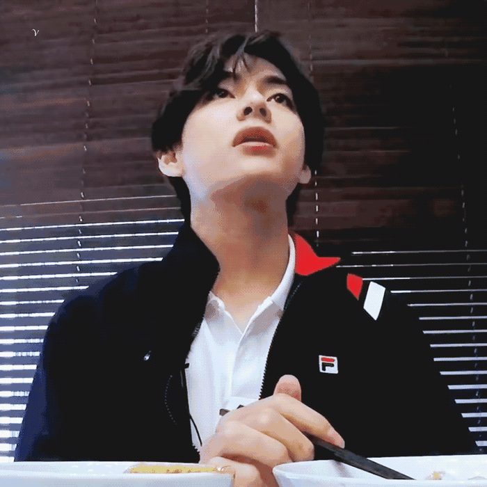 bts防弹少年团金泰亨v泰泰壁纸动图泰泰的眼睛可真好看