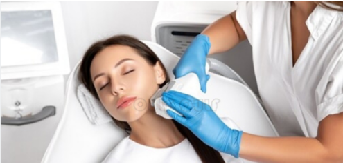 超 声 刀虽然是提拉作用的,但是当高能量的声波到达真皮层, 让真皮层