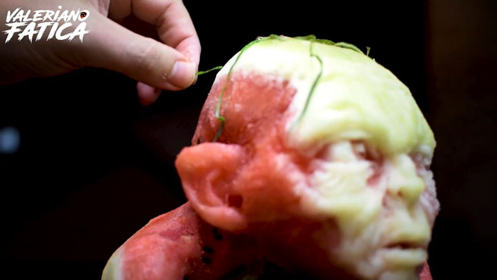 大神的世界!国外神级高玩晒出魔戒咕噜西瓜雕