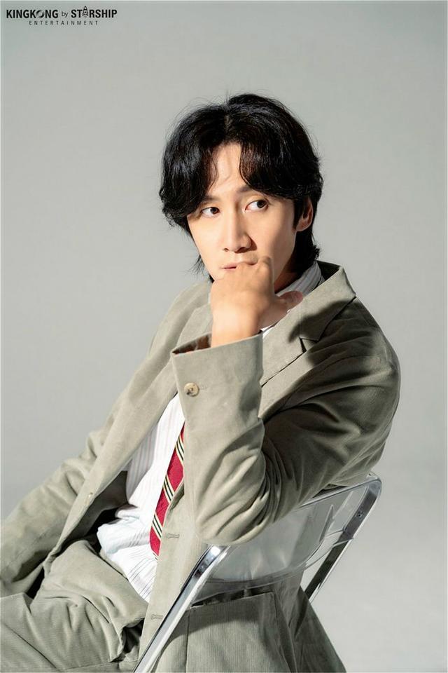 李光洙回归本职"模特"后,展现颓废美爆发的帅气!