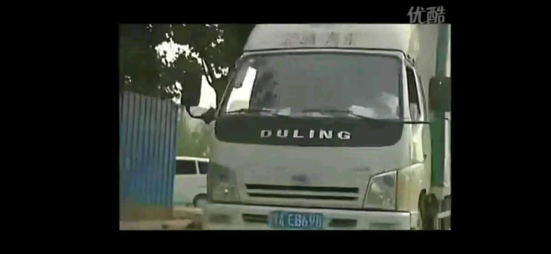 金坷垃"老外打架"里的专用运输车【车型考据】 - 哔哩哔哩