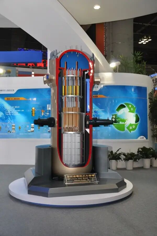 003型航母动力如何?四百吨级舰用锅炉闻所未闻,常血赚核不亏