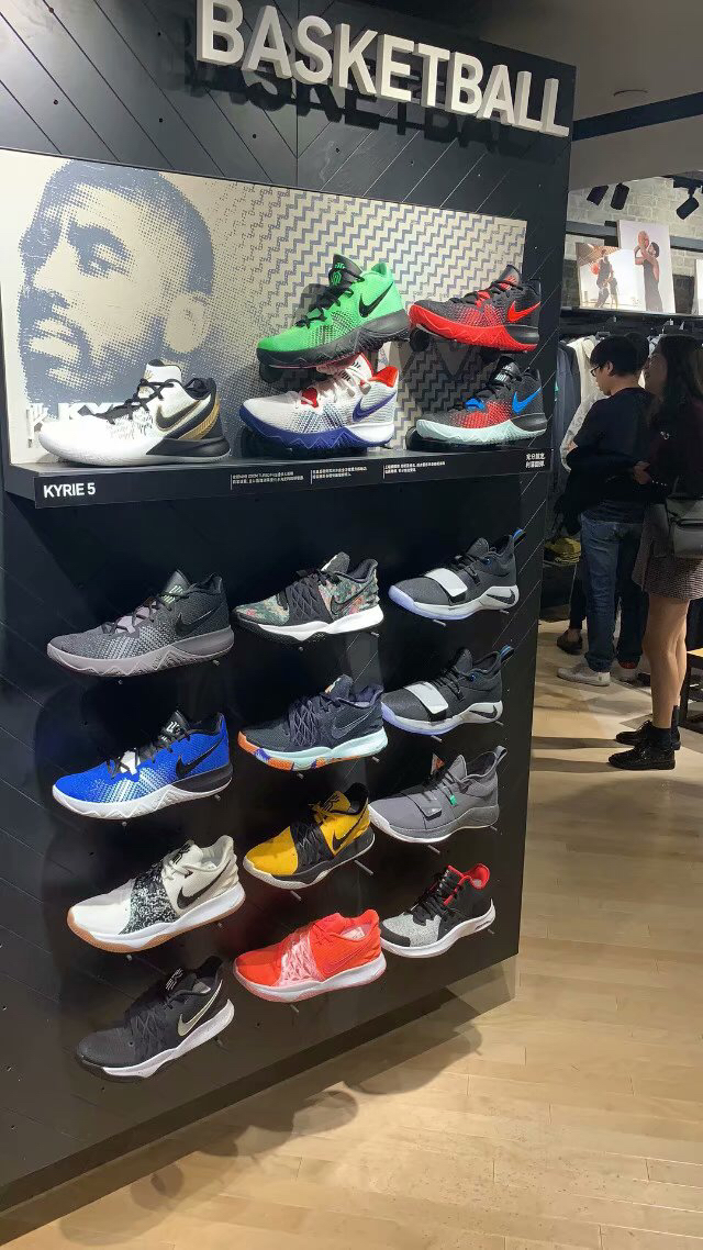 五十分钟左右带你去看看香港aj 亚洲最大的店面