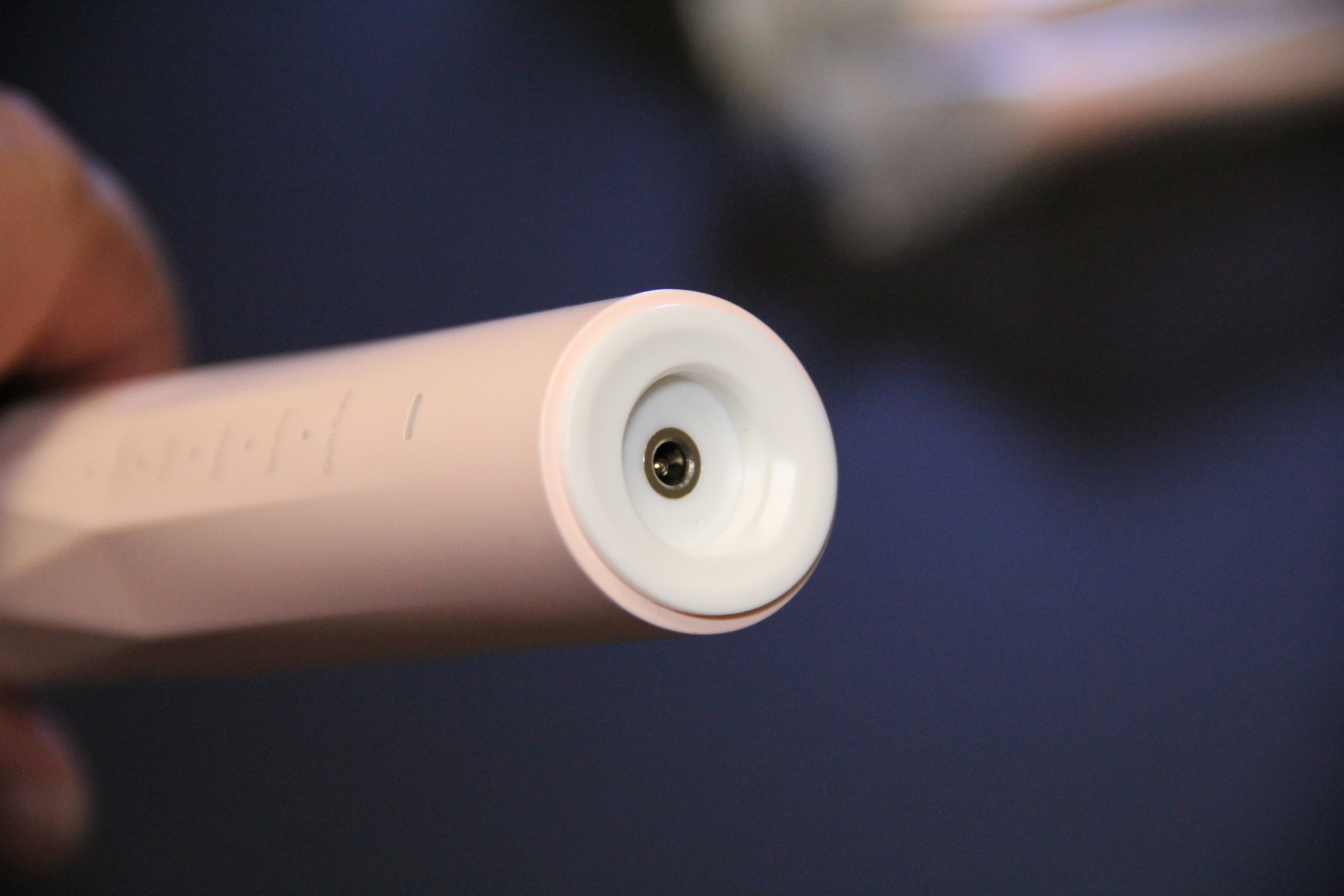 清洁牙齿不伤牙釉质的电动牙刷扉乐声波电动牙刷