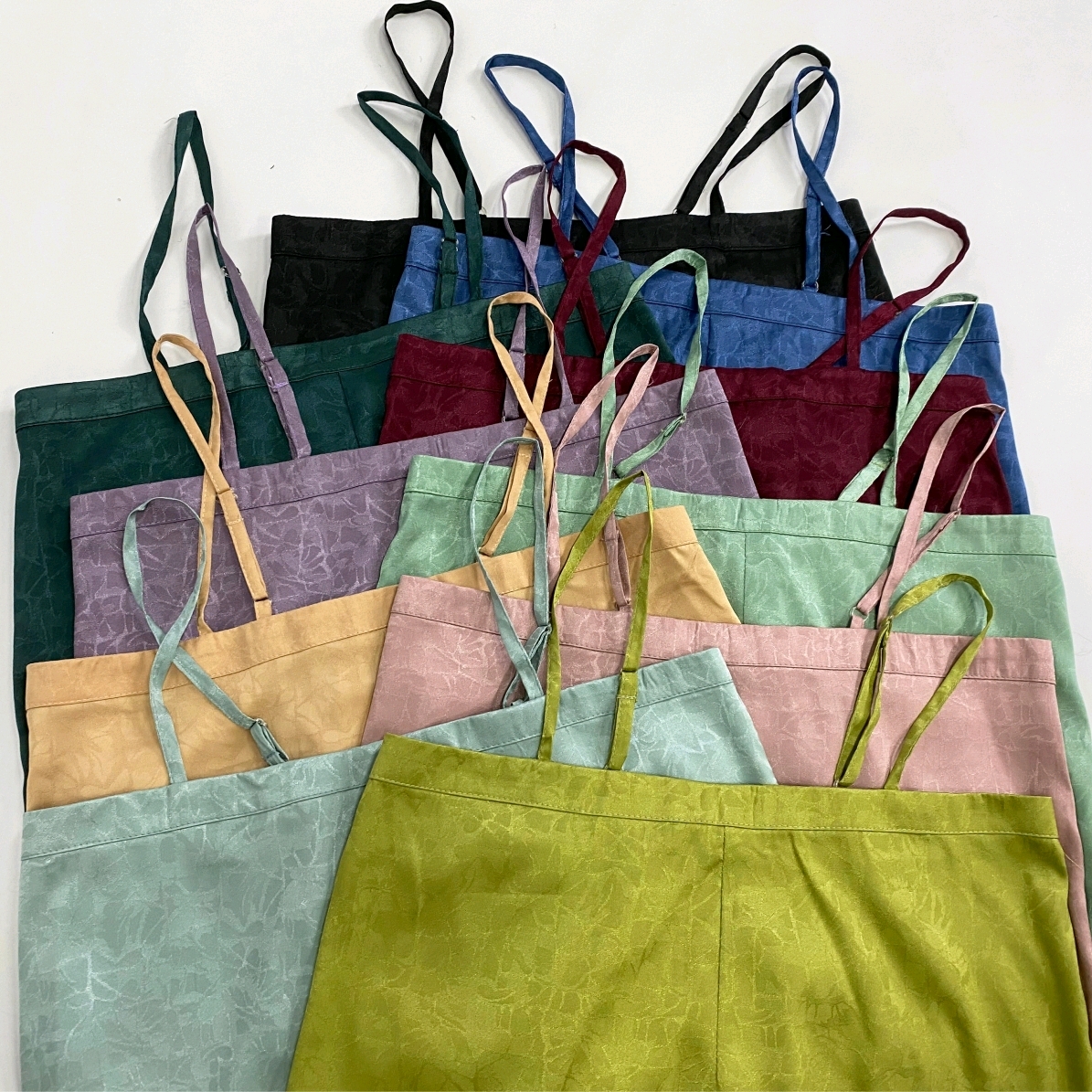 新品速递 店铺 云出岫 宋制飞机袖 长衫 三角褶吊带