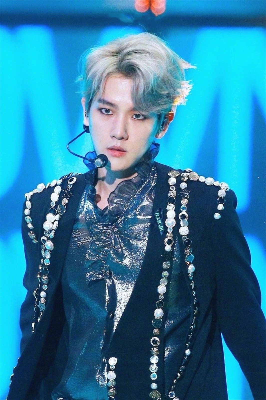 exo边伯贤为英雄联盟,发行新的主题曲,t1粉丝反应不一!