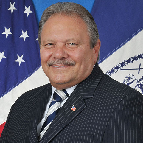 内务局局长joseph reznick,他的头衔是deputy commissioner