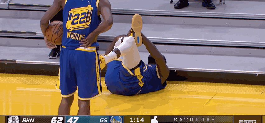 意外格林封盖杜兰特膝盖受伤倒地表情痛苦篮网一度五打四