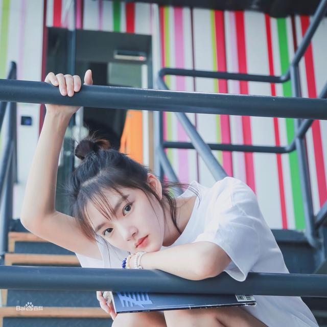 这部演员平均年龄22的电影叫好又叫座,网友:流量老腊肉颤抖吧!