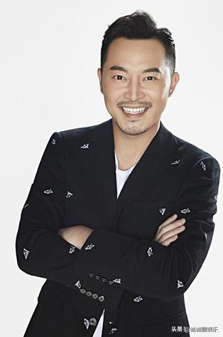 42岁沙溢,与演员妻子"姐弟恋"恩爱至今无绯闻,一家四口很幸福