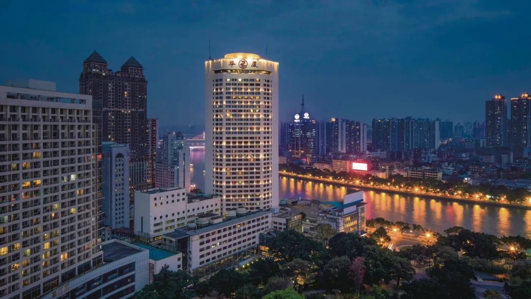 今天要给大家介绍的就是位于广州华厦大酒店顶楼的