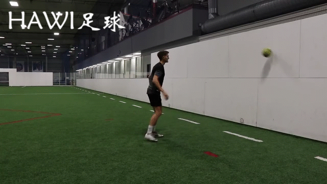 足球基础如何通过踢墙训练高空球处理