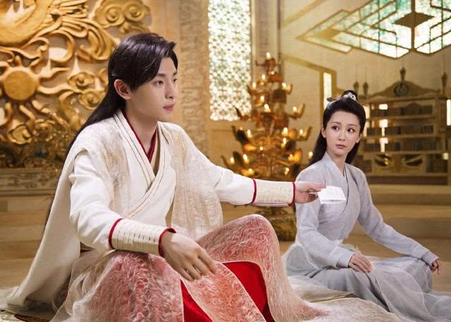 邓伦毛晓彤究竟什么关系!一张旧照曝光!网友惊呆:真不是穿越?