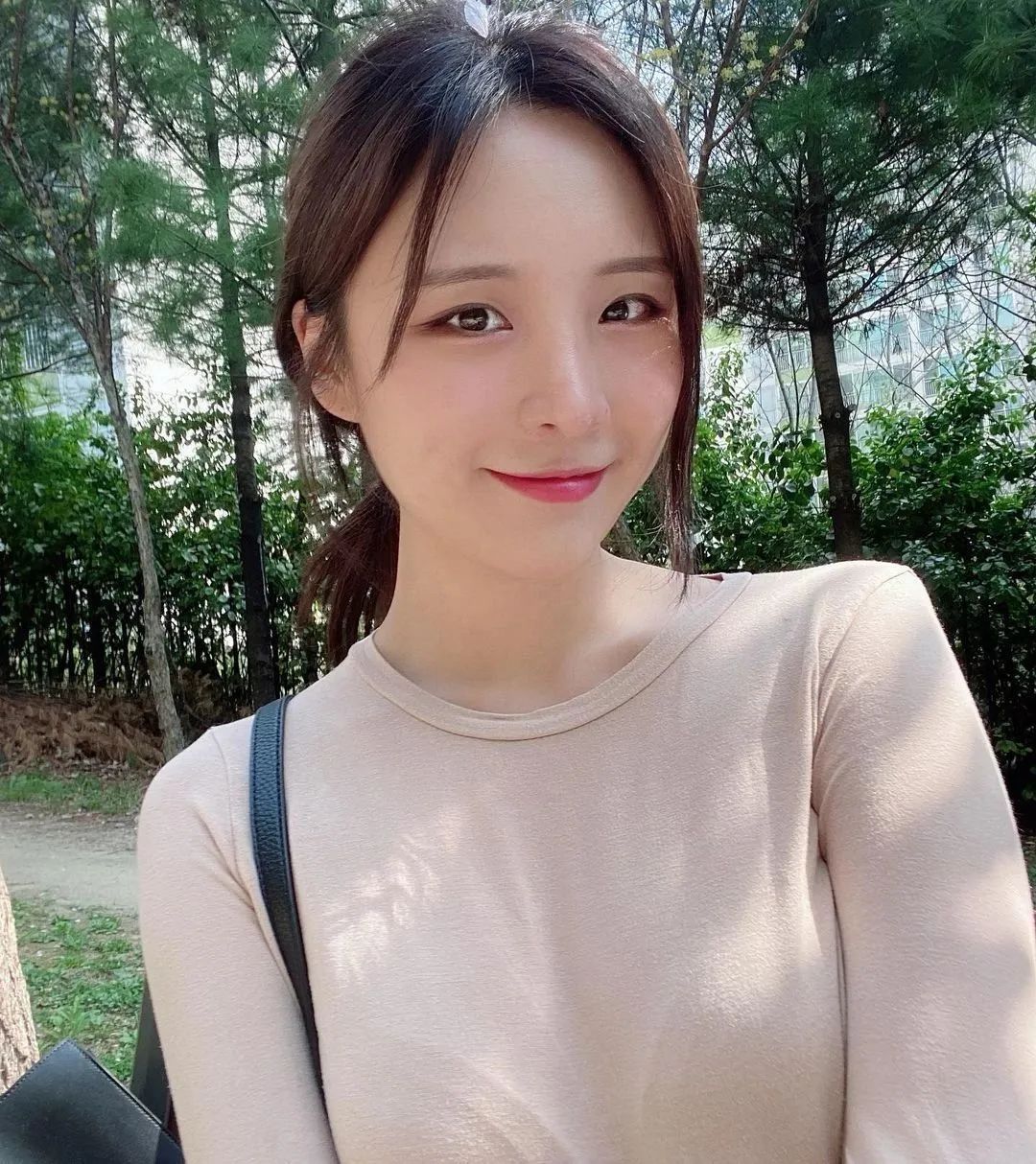 性感妩媚、前凸后翘的瑜伽老师GgotBBang - 哔哩哔哩