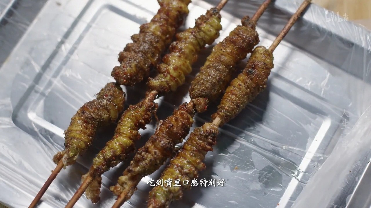 黄灿灿的柞蚕宝宝