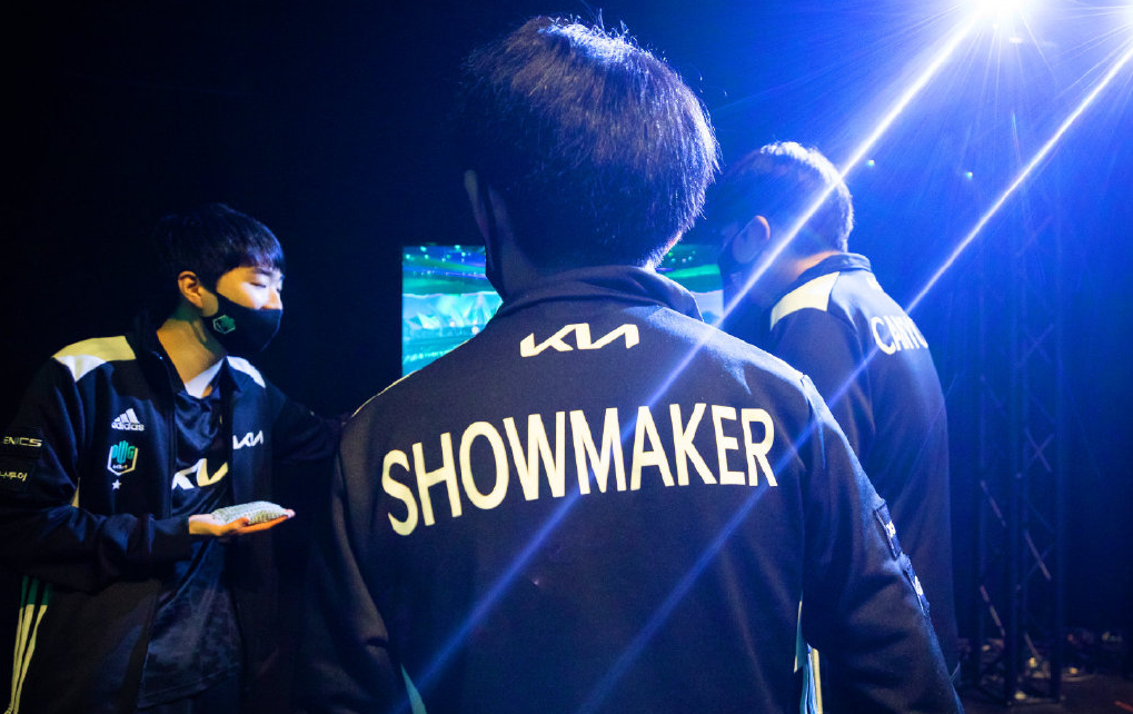 在gala小炮的带领下,来自lpl联盟的rng再一次战胜对手.