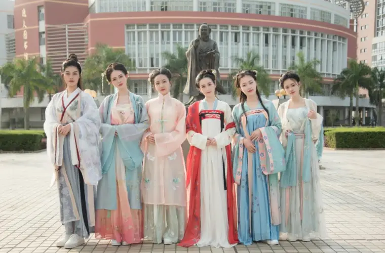 日网友讨论 汉族的传统服装 汉服 在中国年轻人中掀起潮流 哔哩哔哩