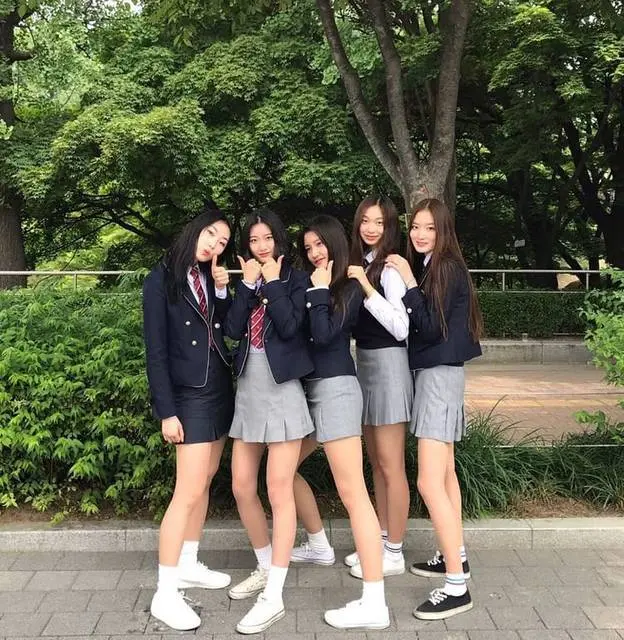 韩国制服中女生的制服比日本女高中生的更时尚 哔哩哔哩