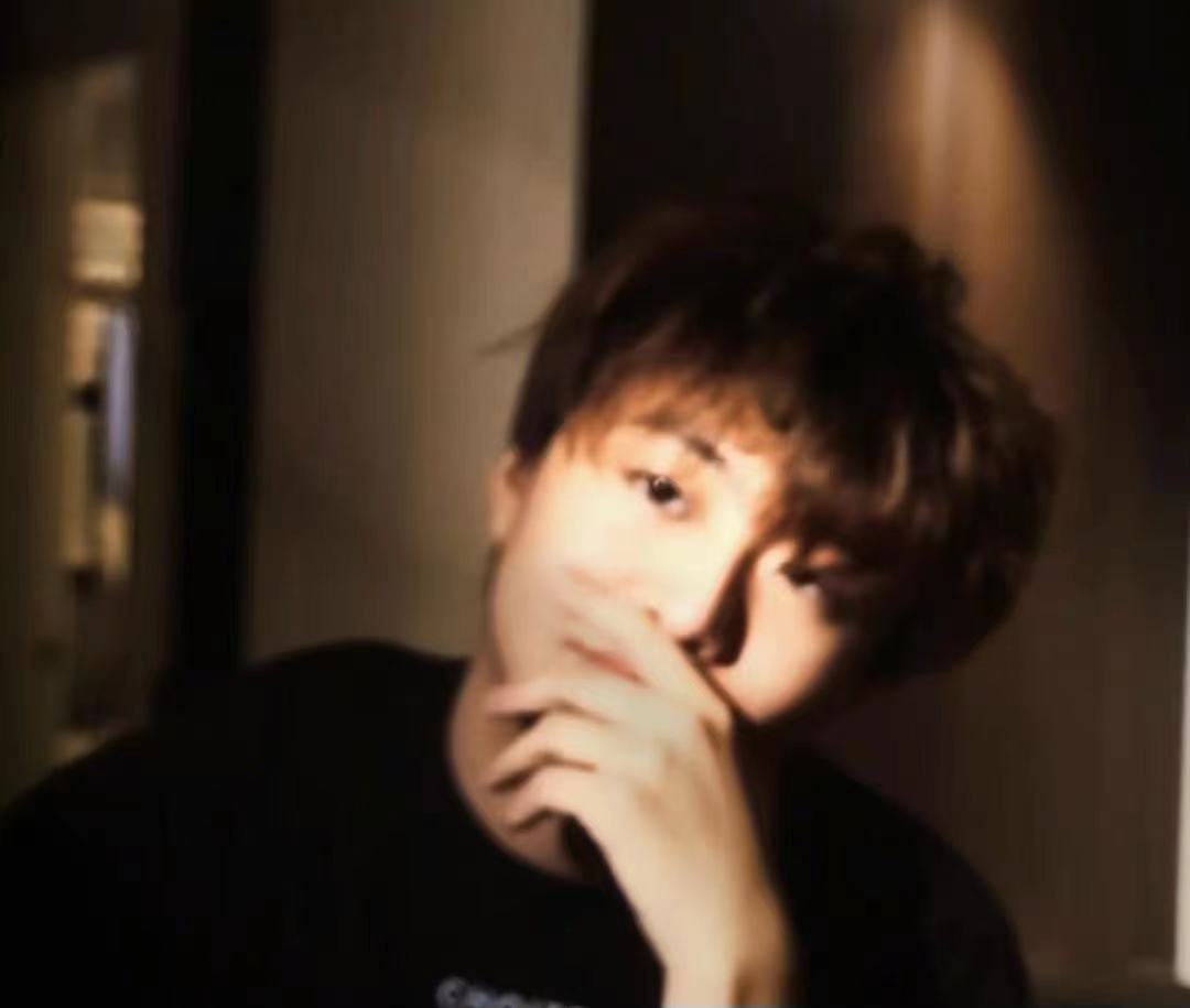 「小潮院长/马浩宁」歌名：Exxus—Glass Animals 哔哩哔哩