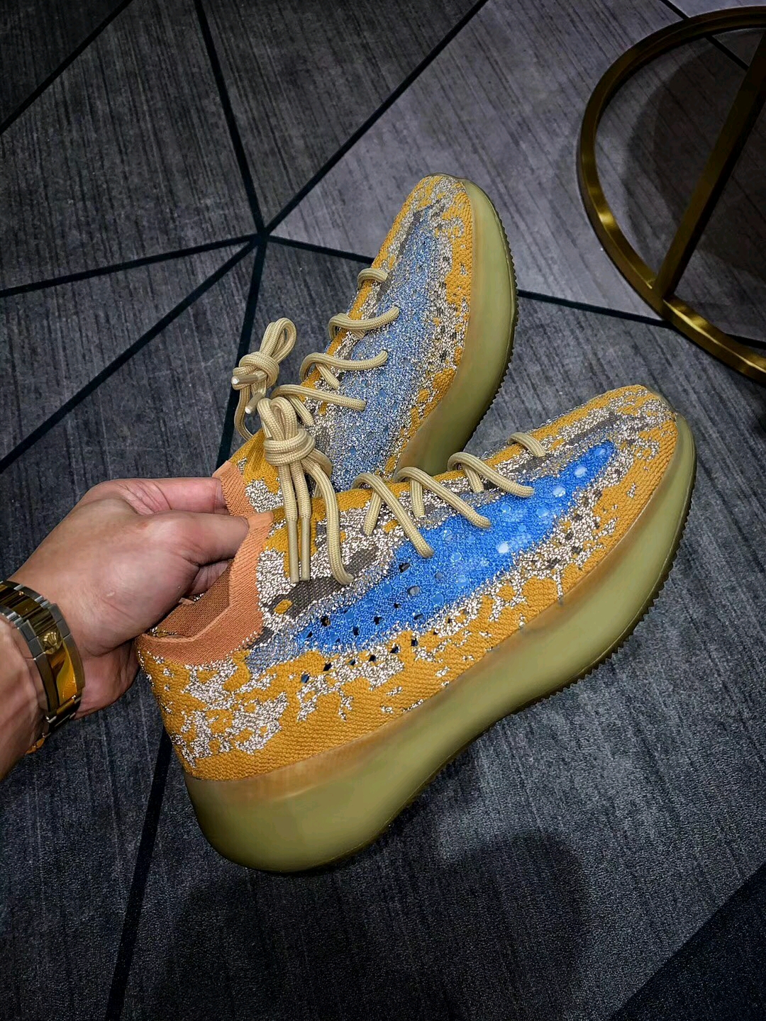 yeezy 380 全新配色蓝棕 即将上市 不要问,问就是 冲!