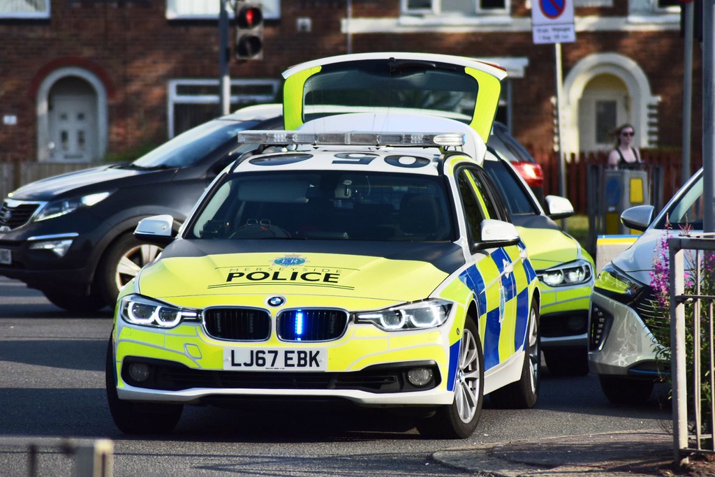 143英国默西赛德郡警方宝马330d旅行版警车