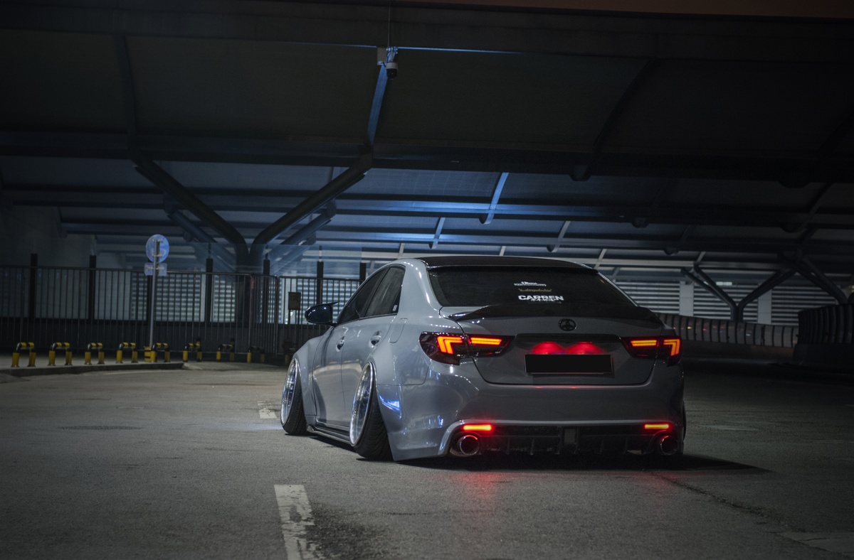 宽体低趴锐志参加聚会后遭"打断腿",最终只能把它拖回家!